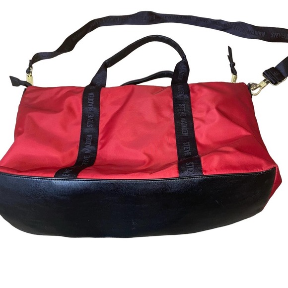 Steve Madden bag overnight carry on travel nylon red & black shoulder strap - Picture 4 of 8